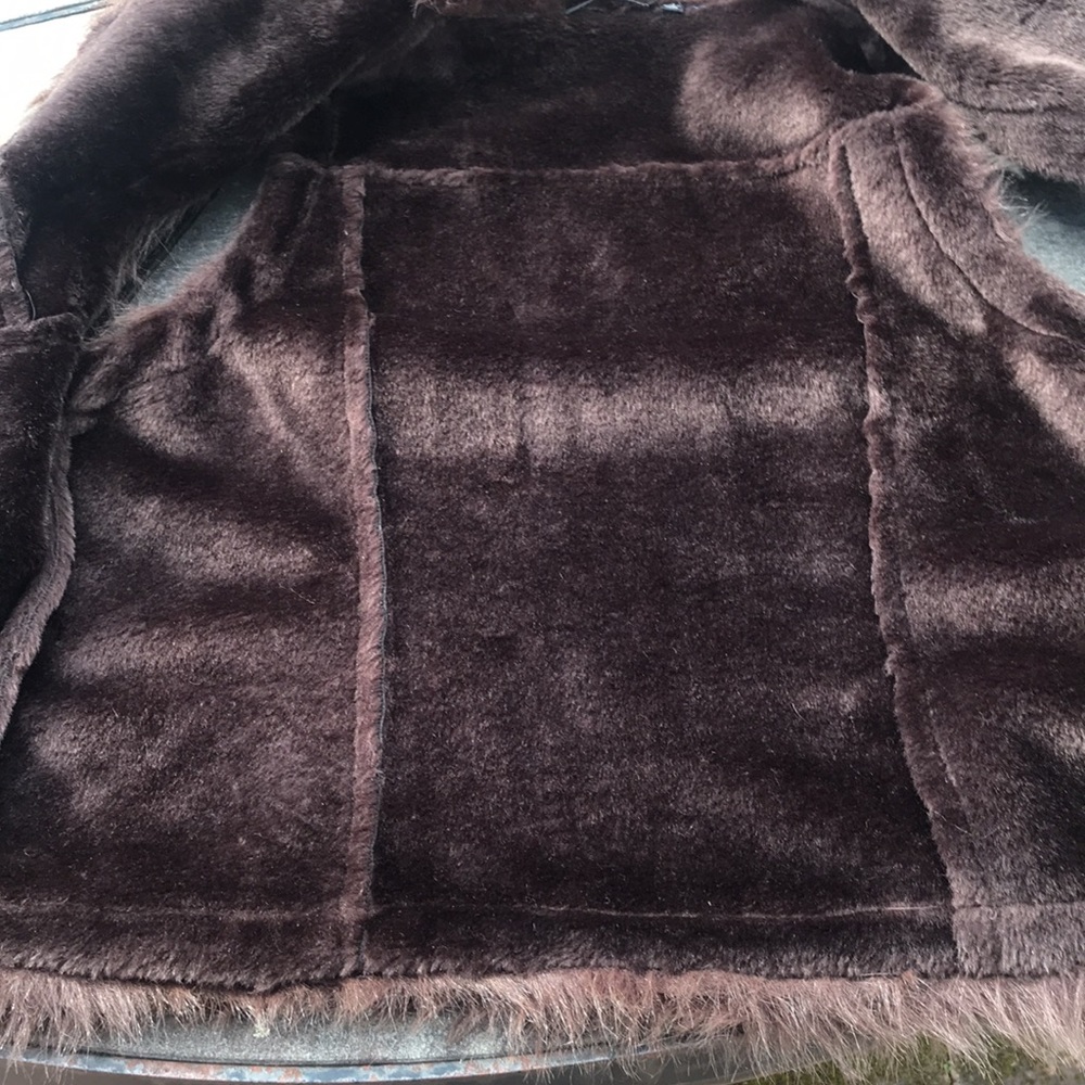 Vest - Picture 3 of 5